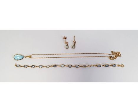 Suite of 18ct yellow gold and aquamarine jewellery viz:- oval facet-cut solitaire aquamarine pendant and the fine gold chain 