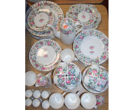 A Royal Crown Staffordshire bone china tea / dinner service