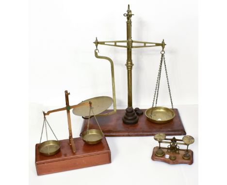 REUBEN SUTCLIFFE MANCHESTER; a set of brass balance scales on mahogany plinth base with associated weights, width 54cm, a fur