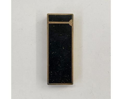 Dunhill lighter,&nbsp;gilt and black flecked lacquer 223 687