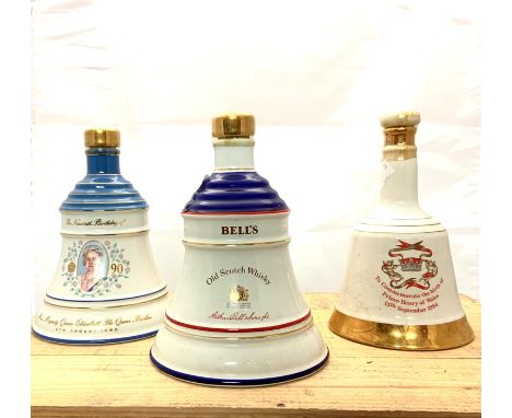 A selection of Bells Scotch Whisky decanters, some unopened (11)