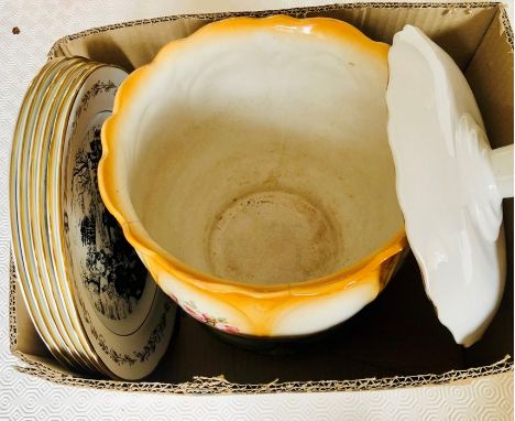 ****** ITEM LOCATION BISHTON HALL**********South Derbyshire Pottery; another similar; wedgewood bone china, Quantity of ceram