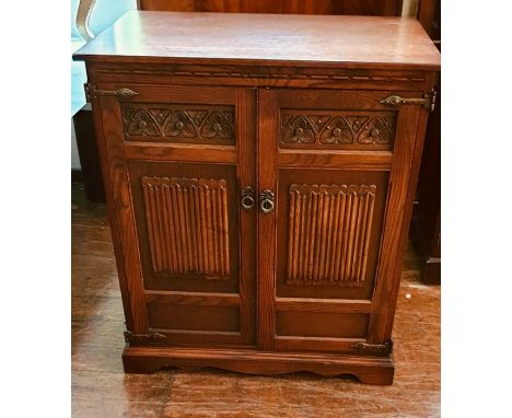 ****** ITEM LOCATION BISHTON HALL**********A 20th Century oak carved television cabinet. 102cm H x 88cm W x 54cm DCONDITION:*