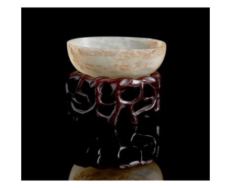 A jade oval brushwasherQing dynastyWith a carved wooden stand3x8,5x6 cm