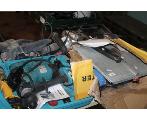 A QUANTITY OF TOOLS TO OINCLUDE A TABLE SAW, DRILLS ETC