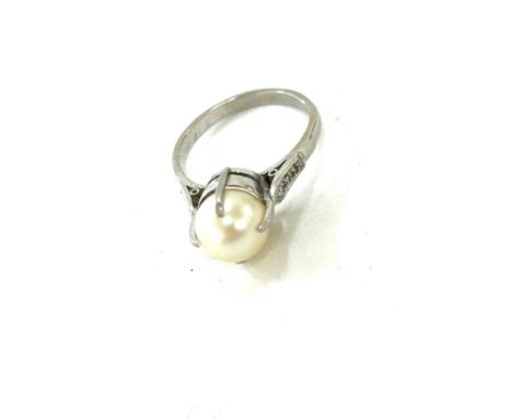 Art Deco antique pearl and diamond set ring, mount tests as palladium, approximate weight 3.2g 
