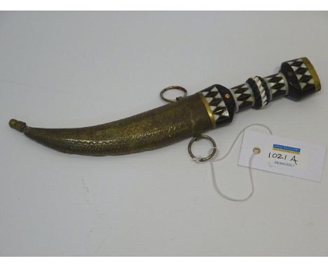 Egyptian dagger with ebonised handle and scale pattern curved blade in brass scabbard, L26cm