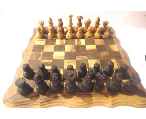 Olive wood traditional style chess set and board, some damage to pieces. P&amp;P Group 1 (£14+VAT for the first lot and £1+VA