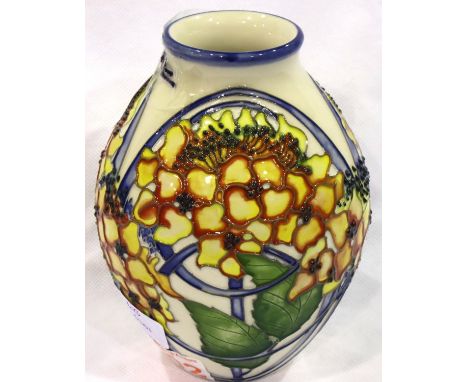 Moorcroft vase in the Hydrangea pattern, H: 14 cm. No cracks, chips or visible restoration. P&amp;P Group 1 (£14+VAT for the 