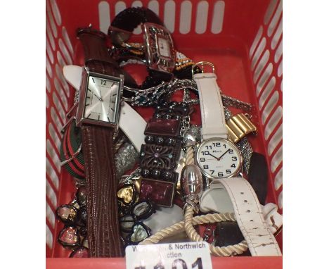 Collection of mixed costume jewellery to include a Timex wristwatch. P&amp;P Group 2 (£18+VAT for the first lot and £3+VAT fo