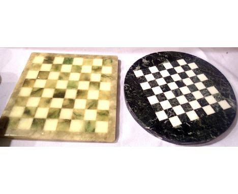 Onyx square small chess board 24 x 24 cm and a marble circular table 26 cm. P&amp;P Group 1 (£14+VAT for the first lot and £1