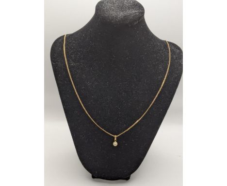 A 9ct gold necklace with a pearl pendant, total weight 7.6g, Location: 