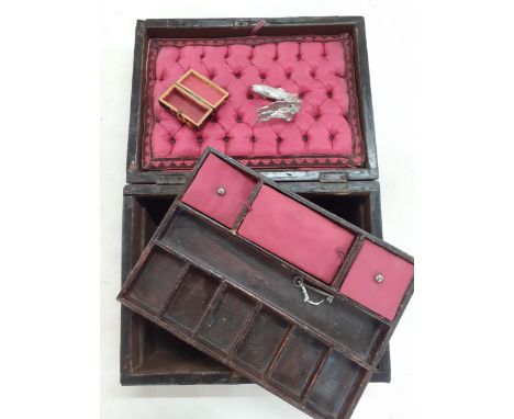 A late 20th century fitted jewellery box with key together with a 19th century tortoiseshell snuff box on three bun feet and 
