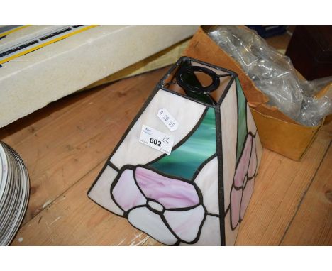 TIFFANY STYLE CEILING LIGHT SHADE TOGETHER WITH A VINTAGE MINCER