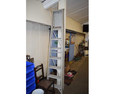 ALUMINIUM FOLDING STEP LADDER