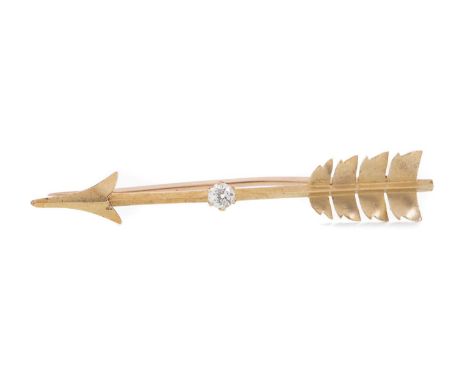 DIAMOND ARROW BROOCH,set with an old cut diamond of approximately 0.15 carats, 50mm long, unmarked, 2.6g