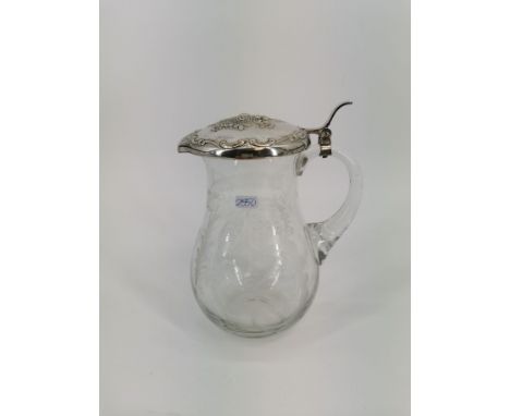KARAFFE MIT SILBERDECKEL / KRUG, 20. Jh., deutsch, Glas und 800er Silber. Deckel gemarkt mit Feingehaltsangabe, Manufakturpun