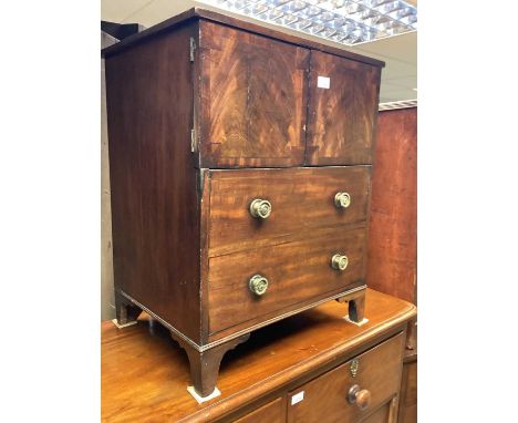 George III mahogany commode chest on bracket feet, 57cm wide, 46cm deep, 71cm high