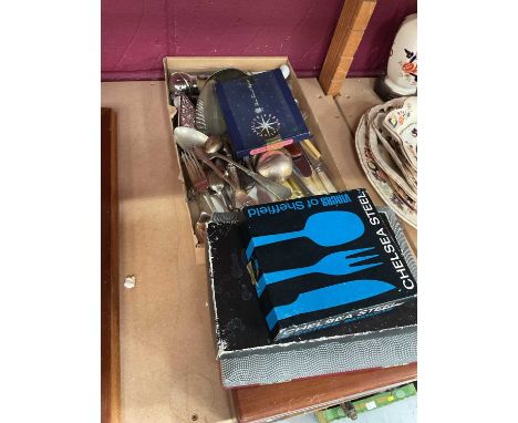 Various vintage cutlery in boxes and sundry silver plated cutlery