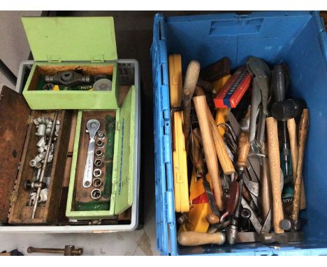 Quantity of old wooden hand tools, saws, boxed parts, accessories, Stanley Bailey No 5 plane, Record No 4 plane and other ite