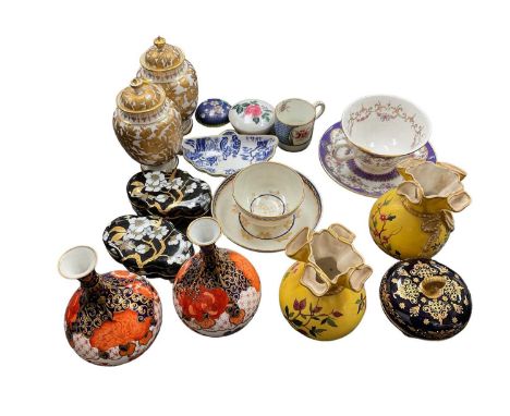 Collection of cabinet pieces of porcelain and vertu, including 19th century Derby, 18th century Worcester teabowl and saucer,