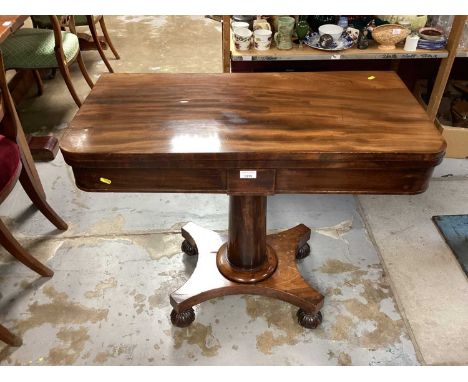 19th century mahogany card table with foldover revolving top on turned column and quatrefoil base, 92cm wide 