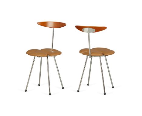 Effezeta, Italy. Pair of tan leather and wood "Clover" chairs, ca. 1970s. With a chrome backsplat and chrome legs.(Each) Heig