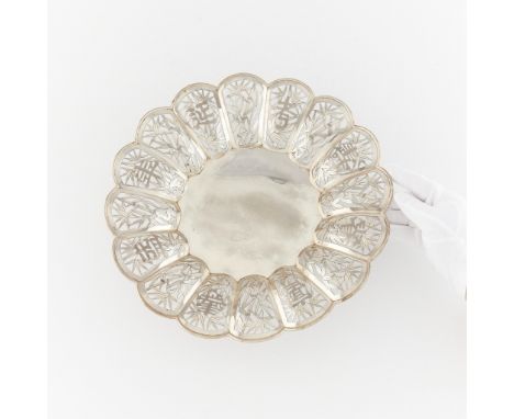 Chinese sterling silver tray or dish, early to mid-twentieth century. Inverted scalloped rim with pierced decoration in the f