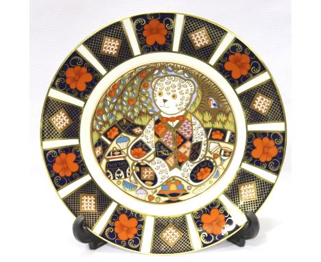 Boxed Royal Crown Derby limited edition Teddies Picnic plate, 490/950, D: 22 cm. No cracks, chips or visible restoration. P&a