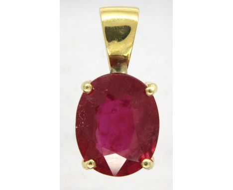 18ct gold and ruby set pendant, L: 16 mm, 1.8g. P&amp;P Group 1 (£14+VAT for the first lot and £1+VAT for subsequent lots) 