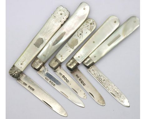 Five hallmarked silver blade mother of pearl handle fruit knives, mixed makers. P&amp;P Group 1 (£14+VAT for the first lot an