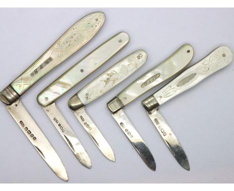 Five hallmarked silver blade mother of pearl handle fruit knives, maker JHC. P&amp;P Group 1 (£14+VAT for the first lot and £
