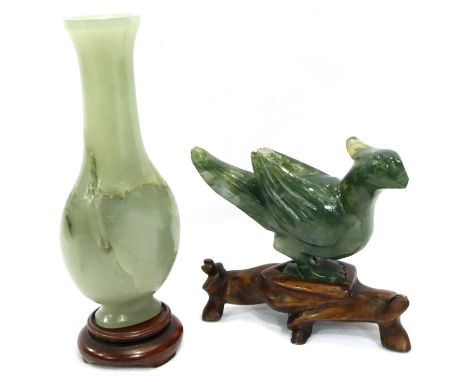 Carved jade bird and a further jade vase, largest H: 10 cm. P&amp;P Group 2 (£18+VAT for the first lot and £3+VAT for subsequ