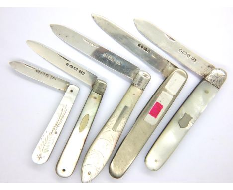 Five hallmarked silver blade mother of pearl handle fruit knives, maker TM. P&amp;P Group 1 (£14+VAT for the first lot and £1