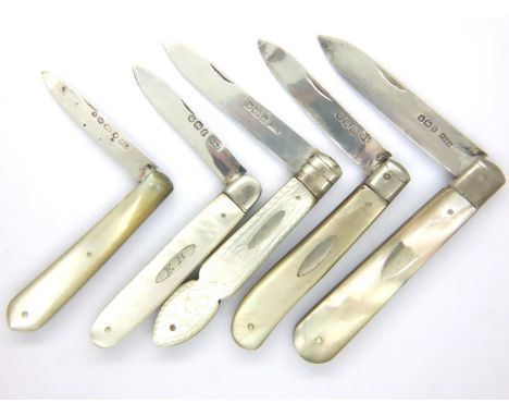 Five hallmarked silver blade mother of pearl handle fruit knives, mixed makers. P&amp;P Group 1 (£14+VAT for the first lot an
