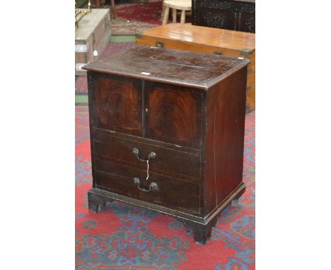 George III mahogany commode in the form of a tallboy of small proportions. 75cm high x 65cm wide x 45cm deep.