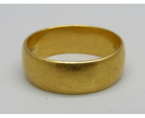 A 22ct gold wedding band ring, 6.5g, Q/R 