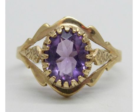 A 9ct gold and amethyst solitaire ring, 2.1g, P 