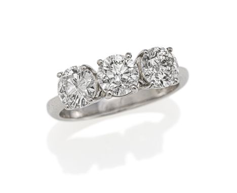DIAMANT-RING. Herkunft: Italien. Datierung: Um 2020. Material: 750/- Weißgold, Punze. Gesamtgewicht: ca. 6,0 g. EU-RM: 59. Be