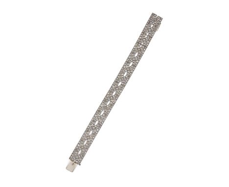 DIAMANT-ARMBAND. Herkunft: Frankreich. Datierung: Um 1920. Material: Platin, getestet. Gesamtgewicht: ca. 31,0 g. Maße: 17,0 