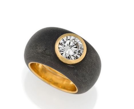 DIAMANT-RING. Herkunft: Deutschland. Datierung: Um 2000. Material: 750/- Gelbgold, getestet, Metall. Gesamtgewicht: ca. 32,0 