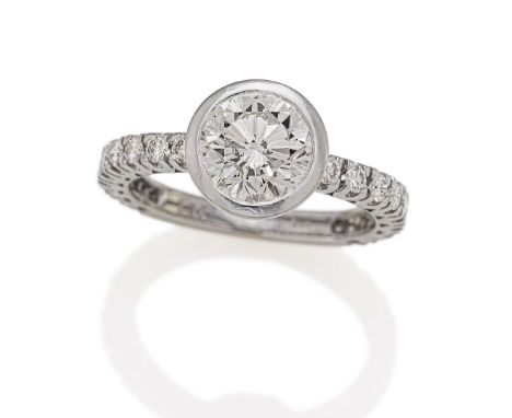 SOLITAIRE-RING. Herkunft: Deutschland. Datierung: Um 2000. Material: 585/- Weißgold, Punze. Gesamtgewicht: ca. 4,5 g. EU-RM: 