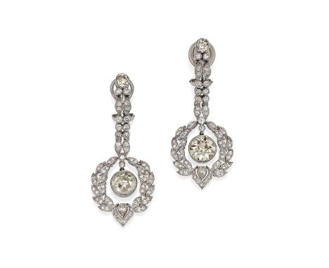 DIAMANT-OHRSCHMUCK. Herkunft: Wohl Deutschland. Material: 750/- Weißgold, Punze, getestet. Gesamtgewicht: ca. 17,5 g. Maße: L