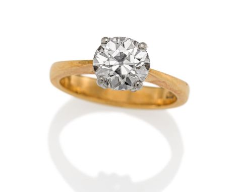 SOLITAIRE-RING. Material: 750/- Gelbgold, Punze. Gesamtgewicht: ca. 5,0 g. EU-RM: 52. Diamanten: 1 Altschliff-Diamant ca. 1,5