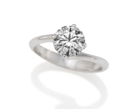 SOLITAIRE-RING. Herkunft: Italien. Material: 750/- Weißgold, Punze. Gesamtgewicht: ca. 3,5 g. EU-RM: 53,5. Diamanten: 1 Brill