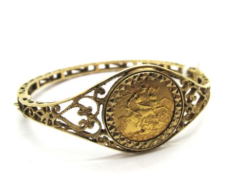 Elizabeth II Half Sovereign, 1982, loose set within 9ct gold openwork bangle, hinged to snap clasp.