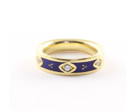 Ring, 750/ooo Gelbgold, besetzt mit drei Brillanten von zusammen ca. 0,12 ct., tw - if, kobaltblaue Emaille, RG 54, 10,0g, nu