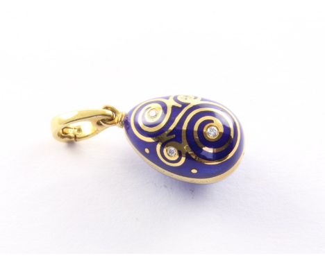 Anhänger, 750/ooo Gelbgold, besetzt mit vier Brillanten von zusammen ca. 0,05 ct., tw - if, kobaltblaues Emaille, 7,0g, L 3, 