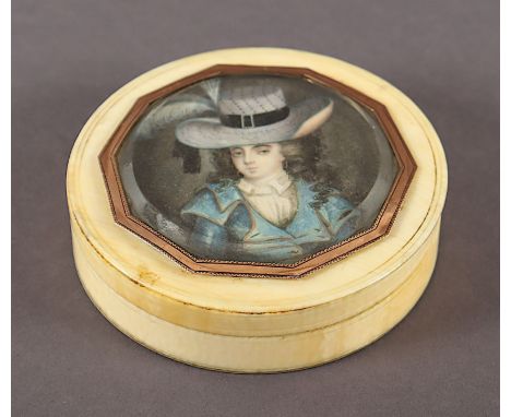 Dose mit Miniatur, Elfenbein, im Deckel farbig gemaltes, wohl goldgerahmtes Miniaturportrait einer Frau, Dm 8,5, England, E.1