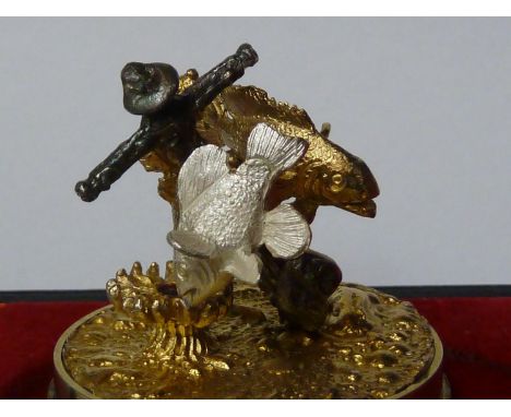 Stuart Devlin - Silver and parcel gilt egg box and cover, the body in two sections opening to reveal an anchor and fish aquat